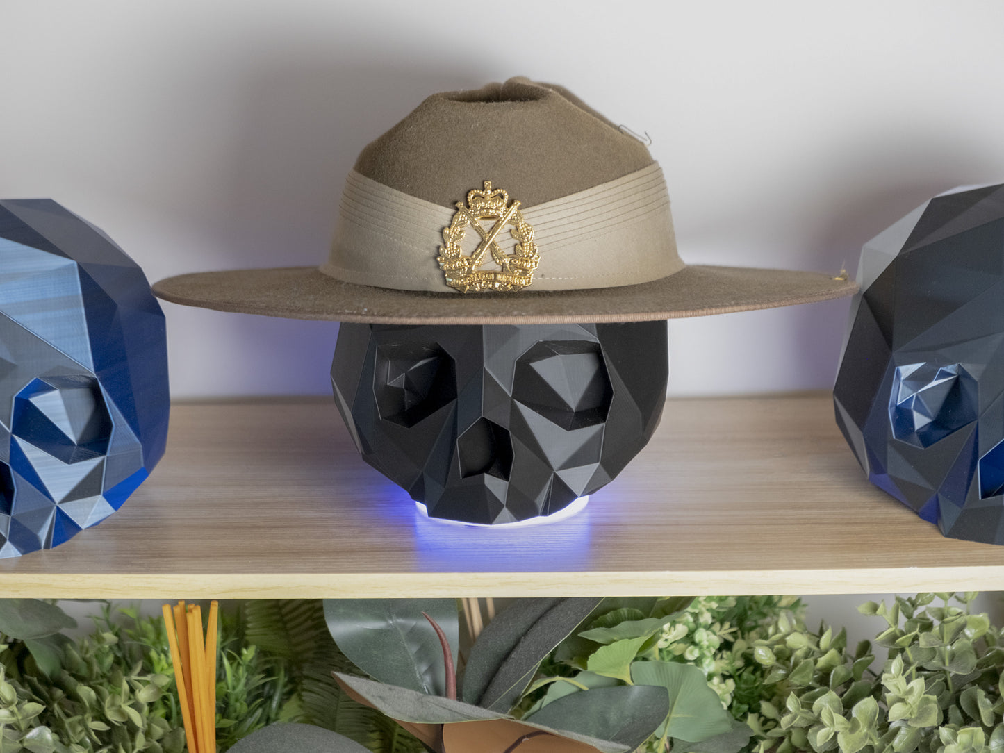 RGB Skull Headphone Stand – Low Poly LED Hat Holder for Desk or Gaming Setup