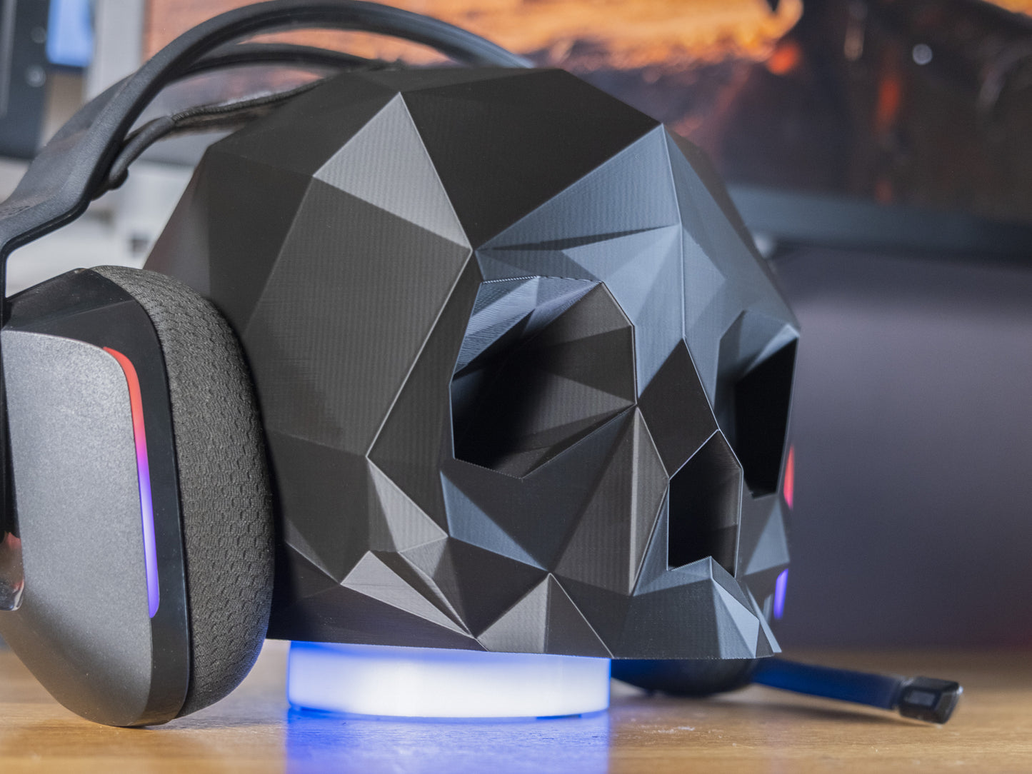 RGB Skull Headphone Stand – Low Poly LED Hat Holder for Desk or Gaming Setup