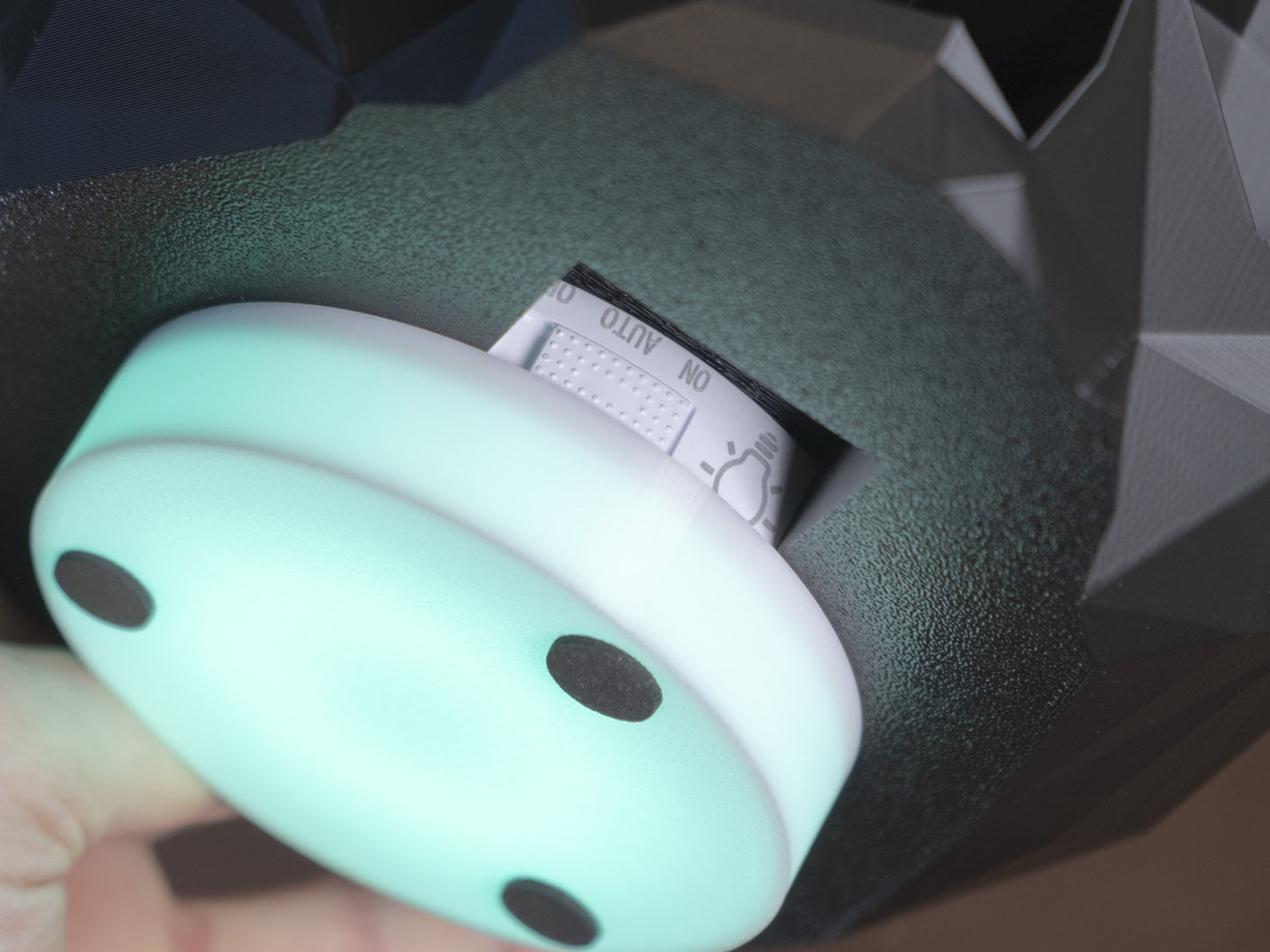 RGB Skull Headphone Stand – Low Poly LED Hat Holder for Desk or Gaming Setup
